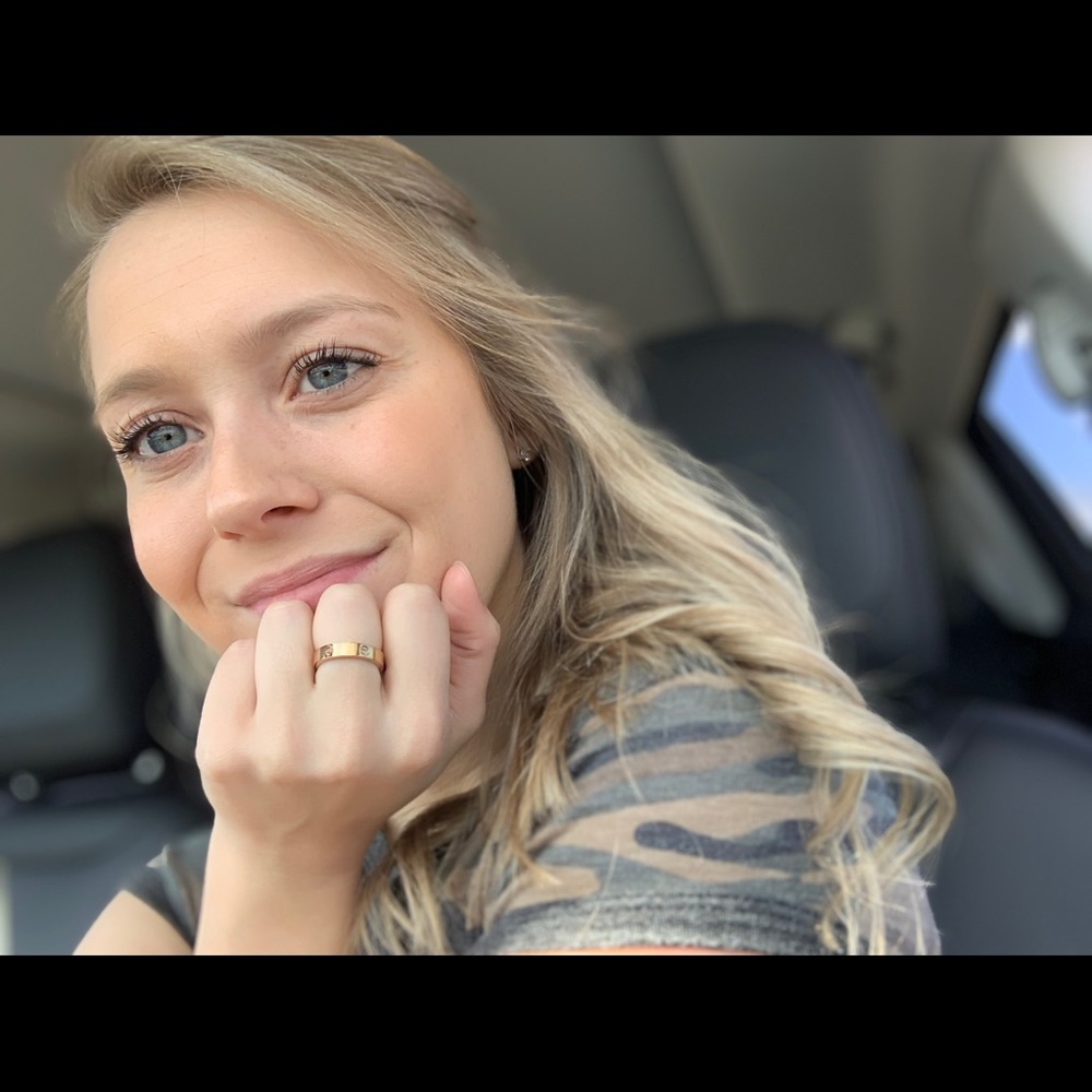 Meet your Posher, Emily